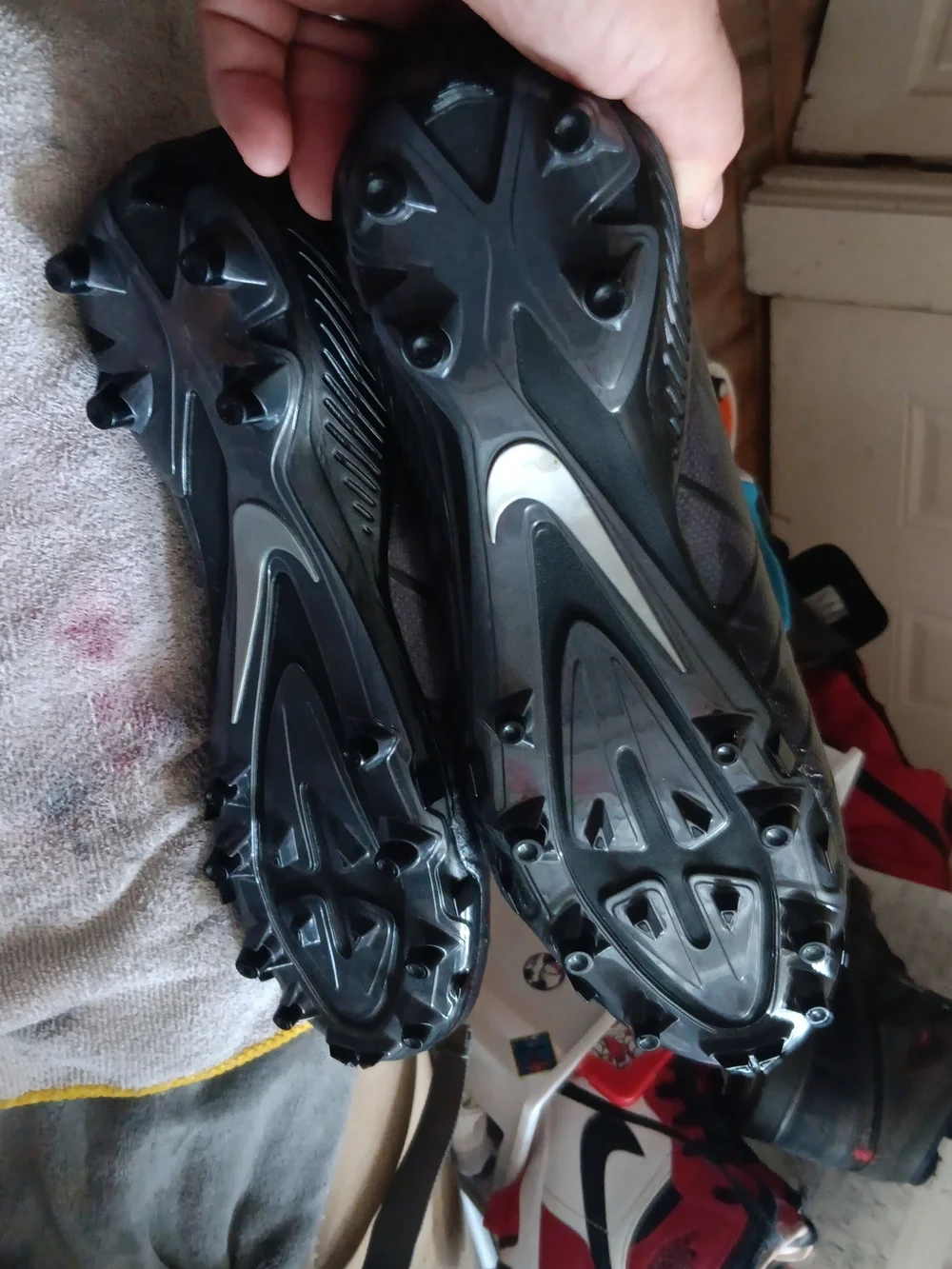 Nike Mens 12.5 Black Football Cleats with Grey Swoosh
